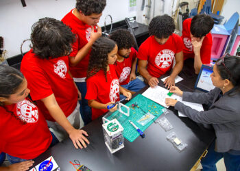 Con la ayuda de asesores expertos, los estudiantes construirán y probarán su propuesta finalista en un vuelo suborbital patrocinado por la NASA. (Foto suministrada)