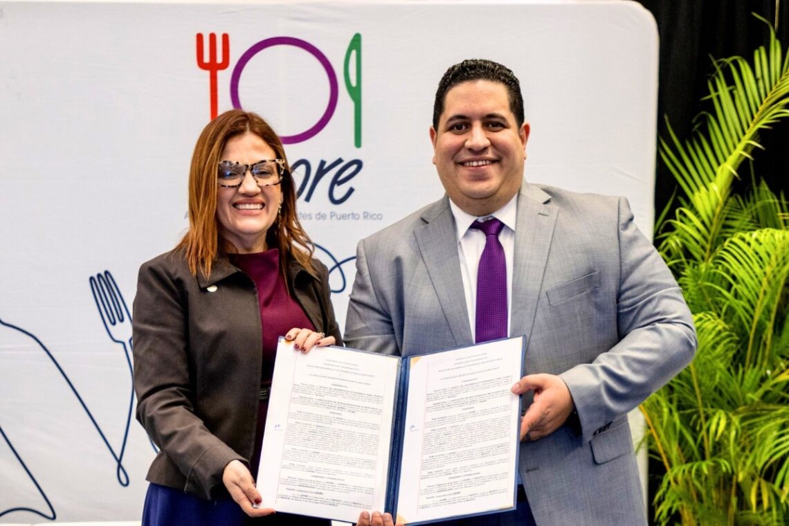 Acuerdo entre ASORE y el Banco de Desarrollo Económico de Puerto Rico. (Foto suministrada)