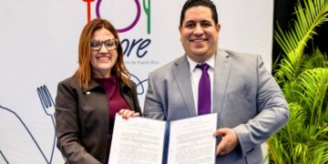 Acuerdo entre ASORE y el Banco de Desarrollo Económico de Puerto Rico. (Foto suministrada)
