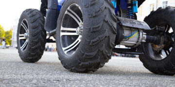 Posturas encontradas: alcaldes rechazan su uso en vías principales, mientras especialistas en salud piden regulación estricta para mitigar riesgos. (Foto: iStock)