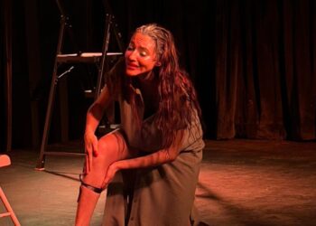 Alanis Manzano en el monólogo “Todavía no”. (Foto suministrada)