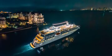 Se trata del Star Seeker, la joya flotante de Windstar Cruises que desde ayer navega con un itinerario secreto de siete noches que solo se revela a sus pasajeros a medida que el barco llega a cada puerto. (Foto: Windstar Cruises)