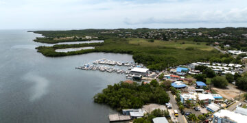 Vista aérea de la costa de Cabo Rojo. (Foto: Abimael Medina / CPI)
