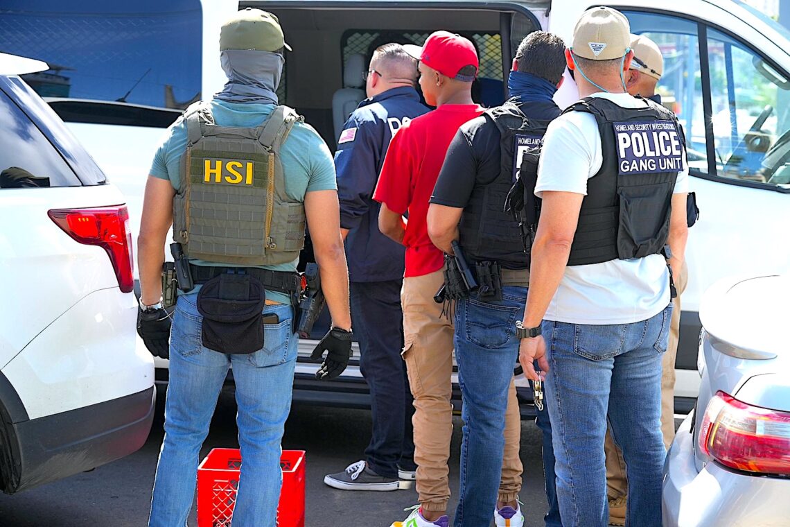Mientras la agencia federal de Investigaciones de Seguridad Nacional en Puerto Rico no descarta operativos antiinmigrantes en universidades, tanto profesores como estudiantes y empleados aún desconocen cómo actuar si hay intervenciones dentro de los campus. (Foto suministrada)