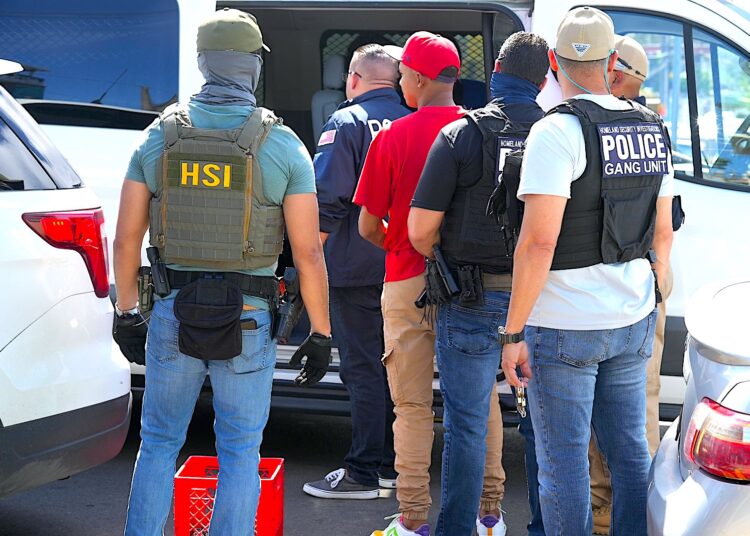 Mientras la agencia federal de Investigaciones de Seguridad Nacional en Puerto Rico no descarta operativos antiinmigrantes en universidades, tanto profesores como estudiantes y empleados aún desconocen cómo actuar si hay intervenciones dentro de los campus. (Foto suministrada)