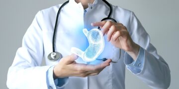 En términos clínicos, la cirugía bariátrica asistida por tecnología robótica resulta en menos dolor, recuperación temprana, hospitalizaciones más cortas y un retorno más ágil a las actividades cotidianas. (Foto: iStock)
