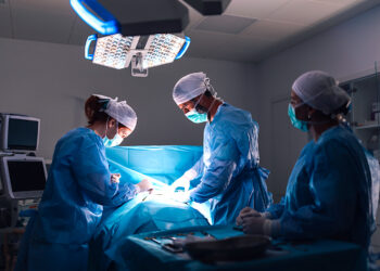 El Sistema de Salud Menonita celebra la aprobación de su tercer programa de residencia: Cirugía General en Cayey, con currículo de vanguardia y enfoque en la retención de talento médico isleño. (Foto: iStock)