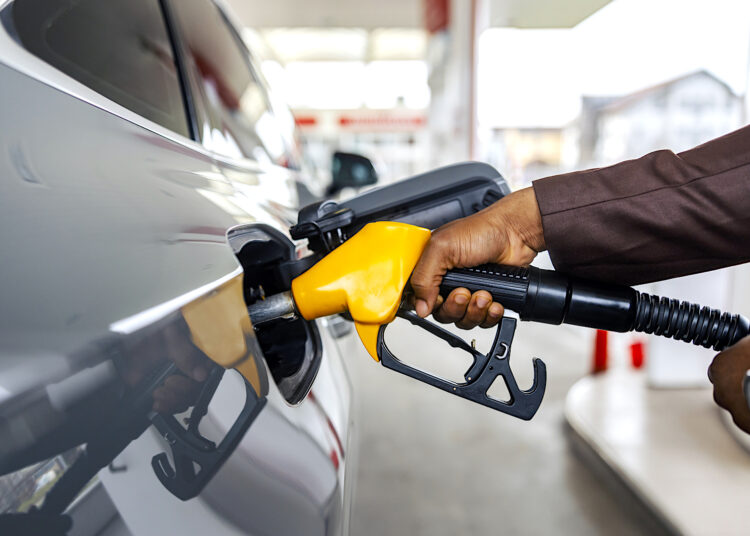 En solo una semana, la gasolina regular subió 12 centavos y el diésel 24 centavos por litro. (Foto: iStock)