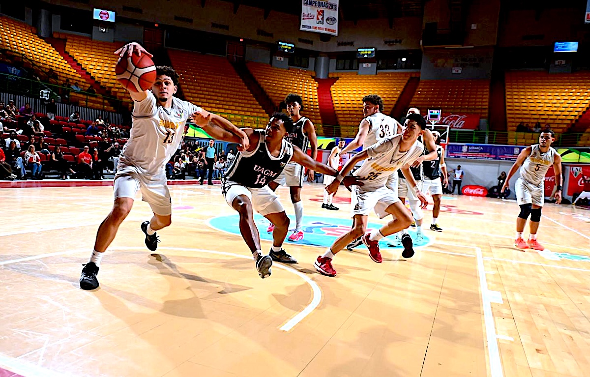 A un juego decisivo: Sagrado empata la final del baloncesto masculino
