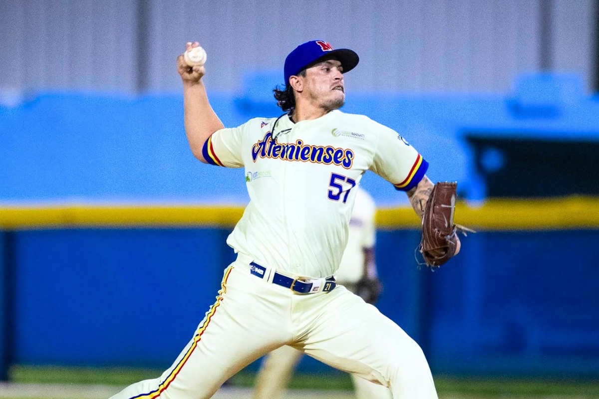 Dereck Rodríguez impulsa la sexta victoria consecutiva de los Atenienses