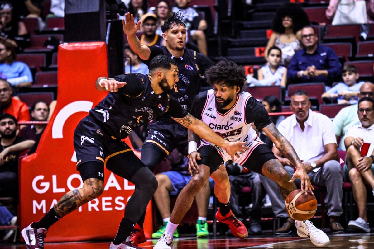 Remontada épica en el Pachín: Leones vencen a Arecibo en tiempo extra