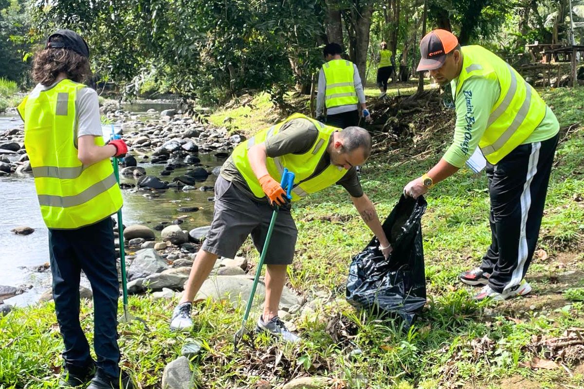 Del monte al arrecife: iniciativa busca frenar basura desde su origen