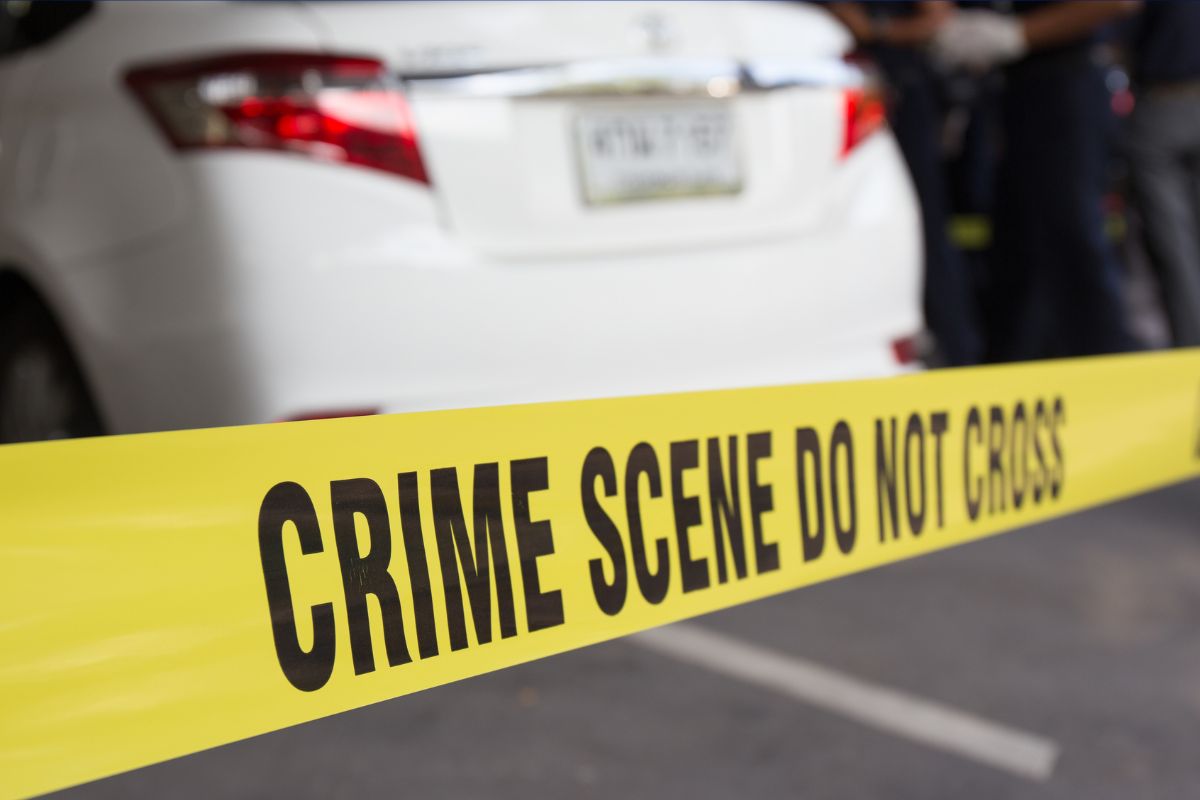 Hallan hombre asesinado a balazos dentro de vehículo en Caguas