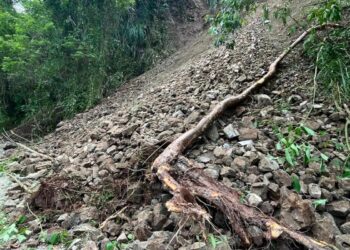 Derrumbe ocurrido en la carretera PR-562, kilómetro 2.4. de Villalba. (Foto: Municipio de Villalba)