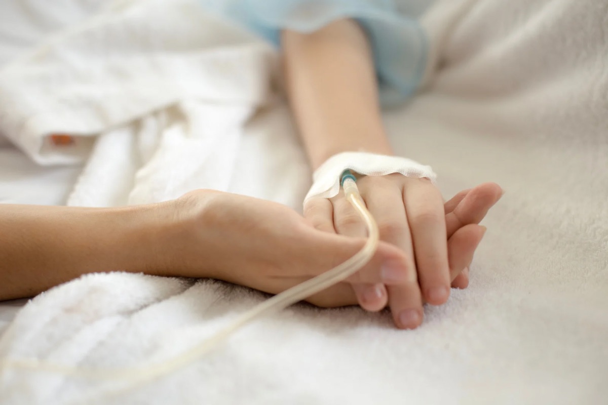 Menor sufre trauma craneal tras caída en residencia de Dorado