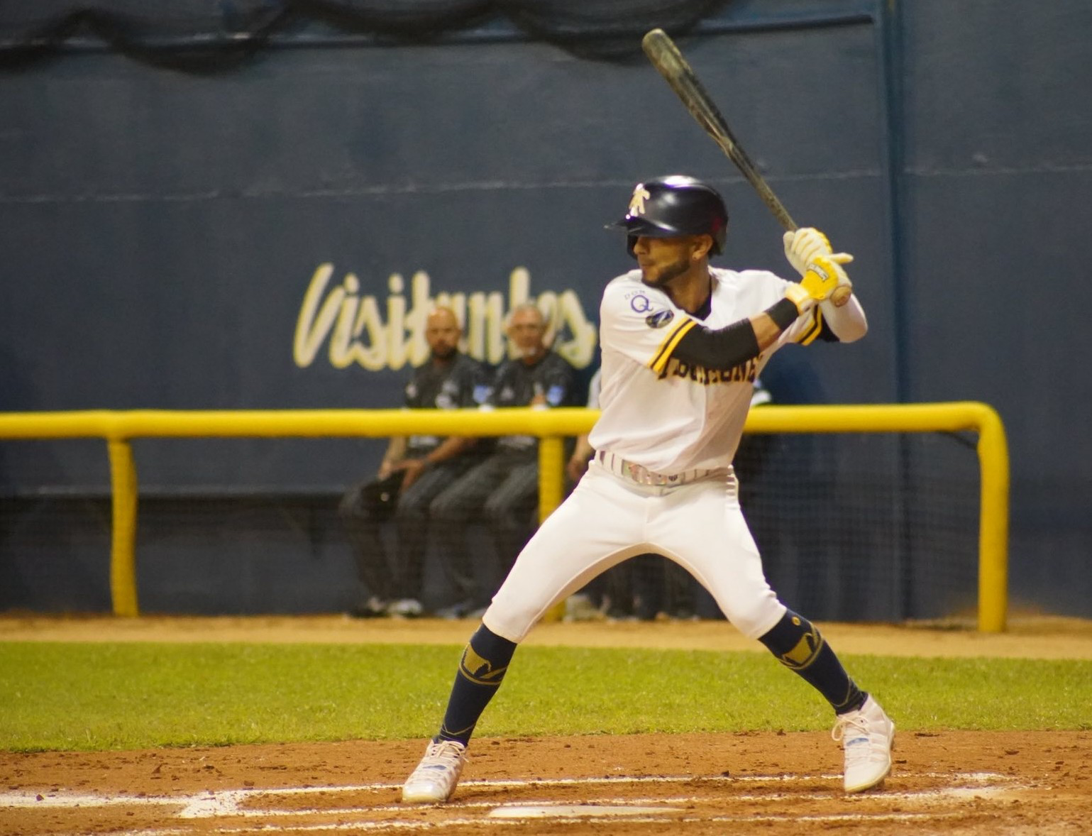 Tiburones, Poetas y Maceteros dominan la jornada del miércoles