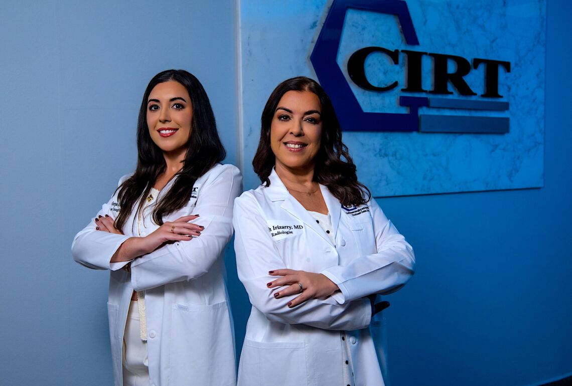 En CIRT de Ponce, Edith Irizarry Toledo y Alexandra Serpa Irizarry comparten mucho más que un espacio de trabajo. Casi por designio, encarnan el espíritu pionero de Marie e Irène Curie. (Foto: Nelson Javier Photography / suministradas)