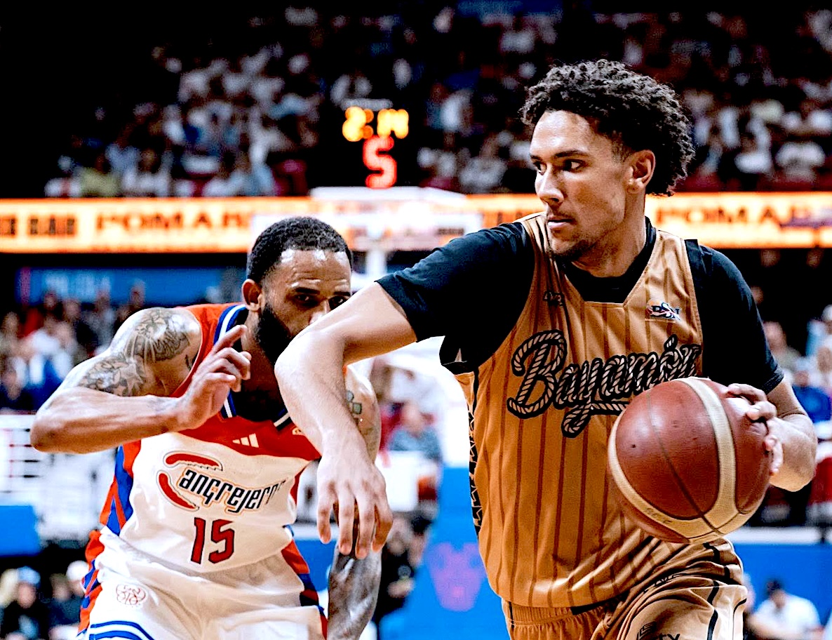 Vaqueros reaccionan en la segunda mitad para vencer a los Cangrejeros