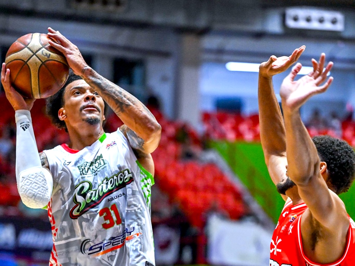 Santeros le arrebatan la victoria a los Leones en Aguada