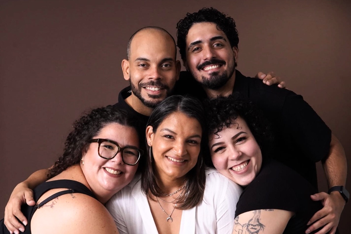 Teatro, música y radionovela se unen en “Micro Charlatanerías” en Ponce