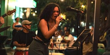 La joven vocalista y pianista de 20 años presentará temas originales este viernes en el Paseo de la Salsa José “Cheo” Feliciano. (Foto: Nayeli Selene / FB)