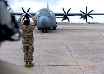 Trabajarán en la reapertura de operaciones aéreas en zonas donde la infraestructura quedó devastada, clave para el ingreso de suministros médicos y equipos de rescate. (Foto suministrada)