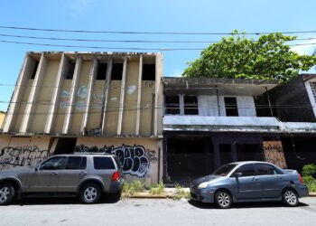Una de las residencias cerca del Caño Martín Peña declaradas como estorbos públicos. (Foto: Brandon Cruz González | CPI)