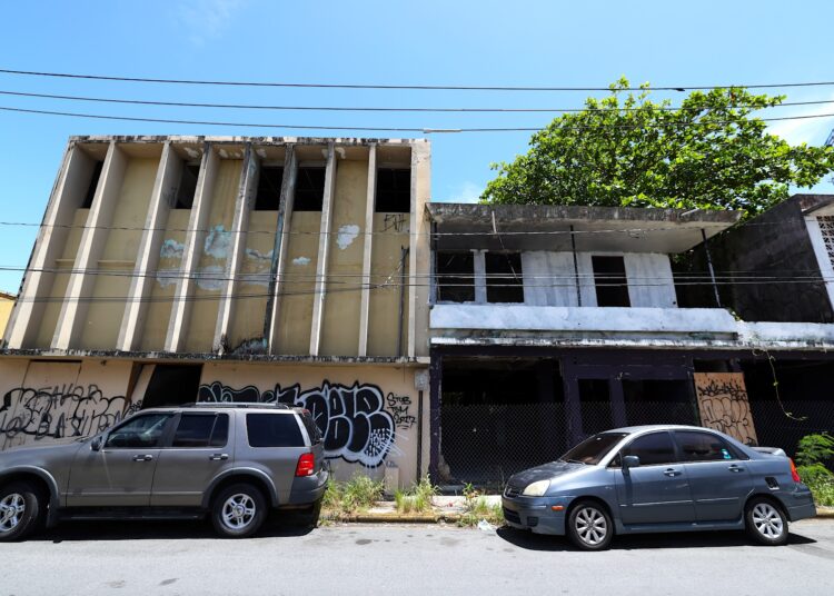 Una de las residencias cerca del Caño Martín Peña declaradas como estorbos públicos. (Foto: Brandon Cruz González | CPI)