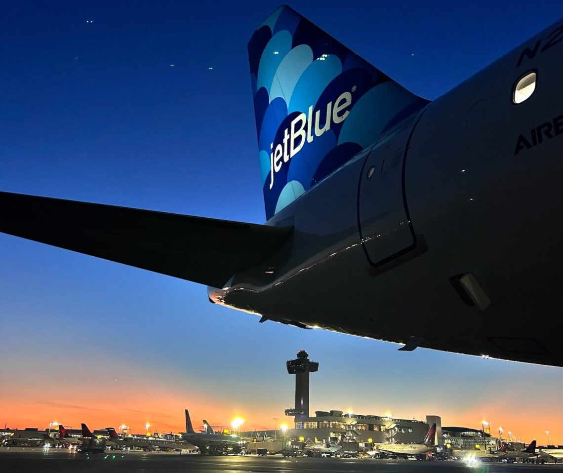 El vuelo diario reta al municipio y a la industria privada a responder con mejor servicio, más actividades y una ciudad lista para ser “super anfitrión”. (Foto: JetBlue)