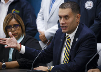 Alcaldes defienden la legalidad de los arbitrios como impuestos generales; la NTU alerta que los contribuyentes federales podrían estar financiando dos veces la misma obra. En la foto, Gabriel Hernández, presidente de la Federación de Alcaldes.
