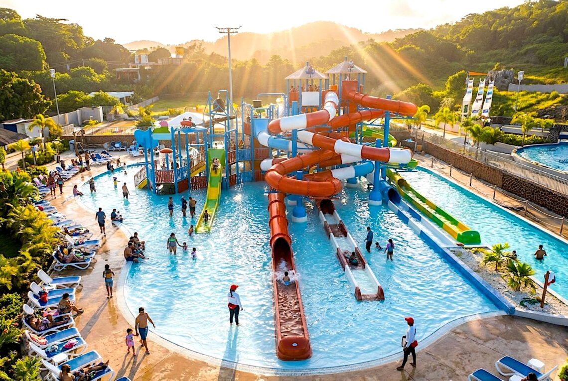 Durante todo el mes de julio, Surf N Fun Water Park permanecerá abierto todos los días, ofreciendo una experiencia diseñada para visitantes de todas las edades. Familias, grupos de amigos, campamentos de verano, iglesias, empresas y organizaciones continúan escogiendo el parque como el lugar ideal para disfrutar de las vacaciones. (Foto suministrada)